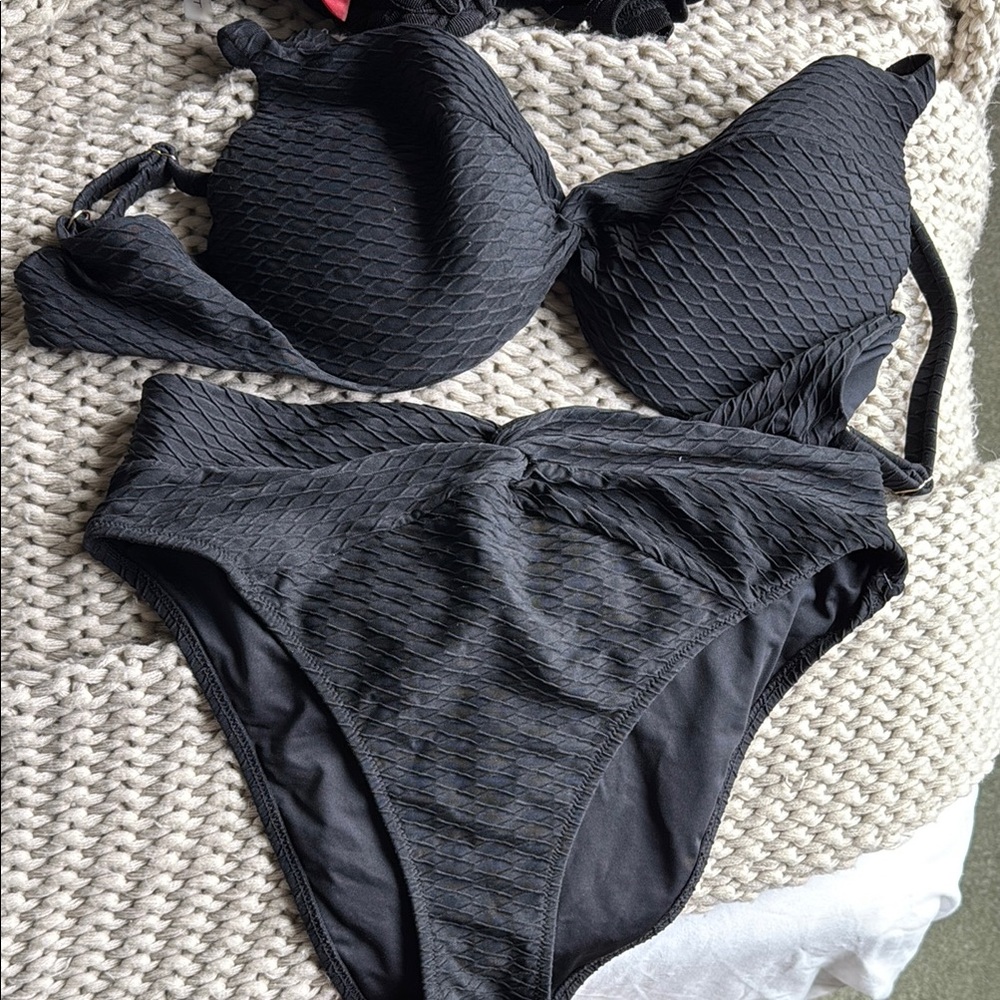Victoria's Secret Black Quilted Bikini Set 38 DD